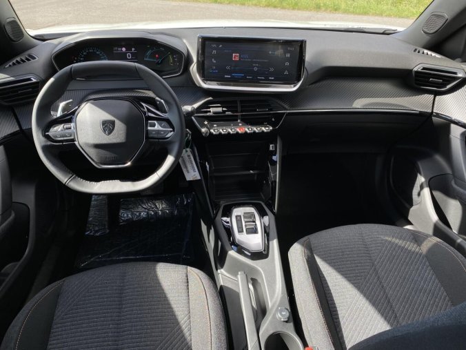 Peugeot 2008, Peugeot 2008 STYLE Hybrid 145 e-DCS6, barva bílá