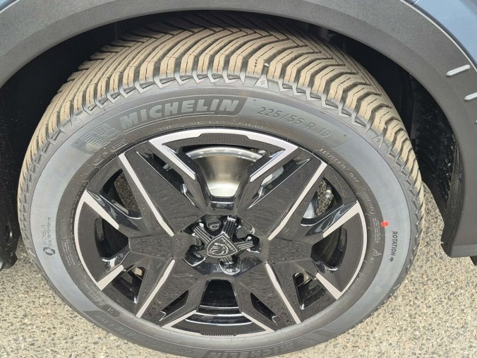 Peugeot 3008, Peugeot 3008 GT Hybrid 136 e-DCS6, barva modrá