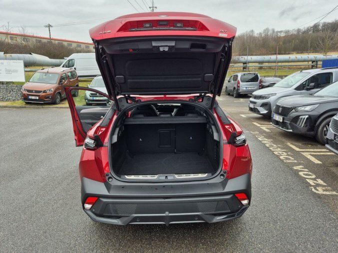 Peugeot 408, Peugeot 408 GT Hybrid 145 e-DCS6, barva červená