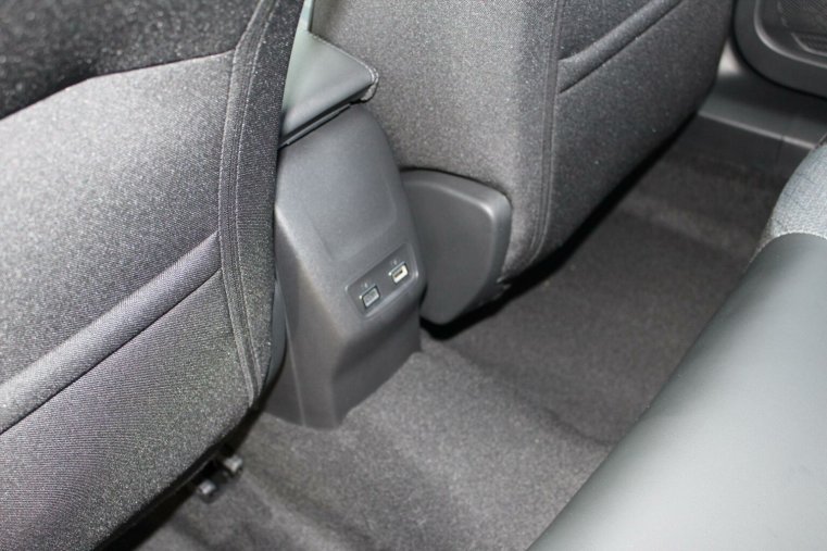 Peugeot 2008, Peugeot 2008 ALLURE Hybrid 145 e-DCS6, barva šedá