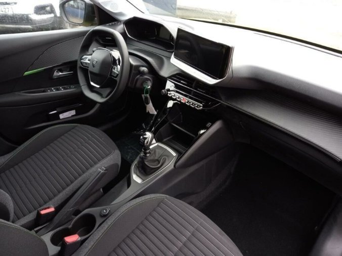 Peugeot 208, Peugeot 208 Style PureTech 1.2 7 let zár., barva zelená