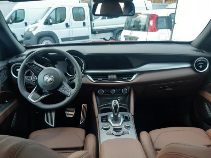 Alfa Romeo Stelvio, Veloce 4x4 2,0 280PS,nový mod., barva červená