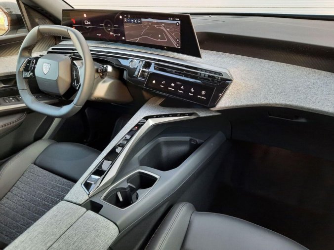 Peugeot 5008, Peugeot 5008 5008 ALLURE Hybrid 145 e-DCS6, barva šedá