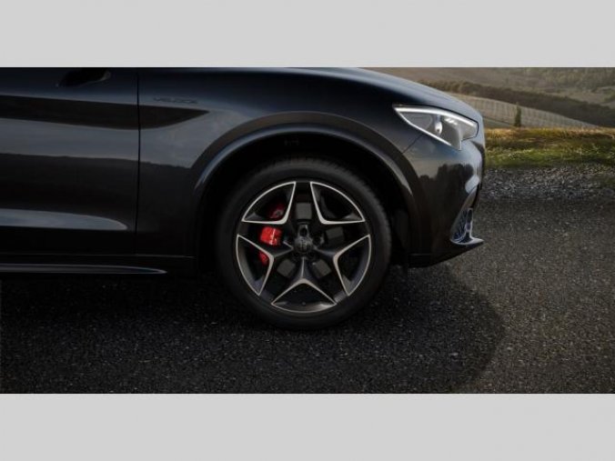 Alfa Romeo Stelvio, Veloce 4x4 2,0 280PS,nový mod., barva černá