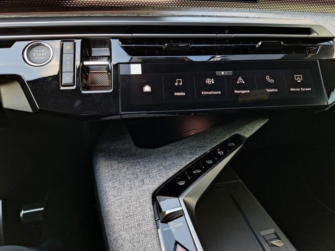 Peugeot 3008, Peugeot 3008 GT Hybrid 145 e-DCS6, barva modrá