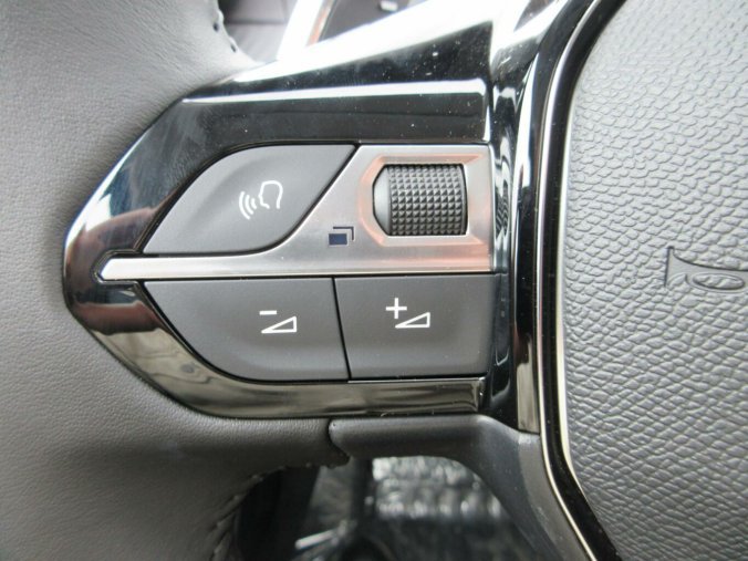 Peugeot 208, Peugeot 208 STYLE Hybrid 110 e-DCS6, barva černá