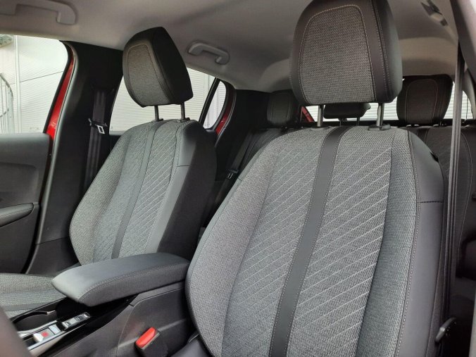 Peugeot 208, Peugeot 208 ALLURE 1.2 PT 100k MAN6, barva červená