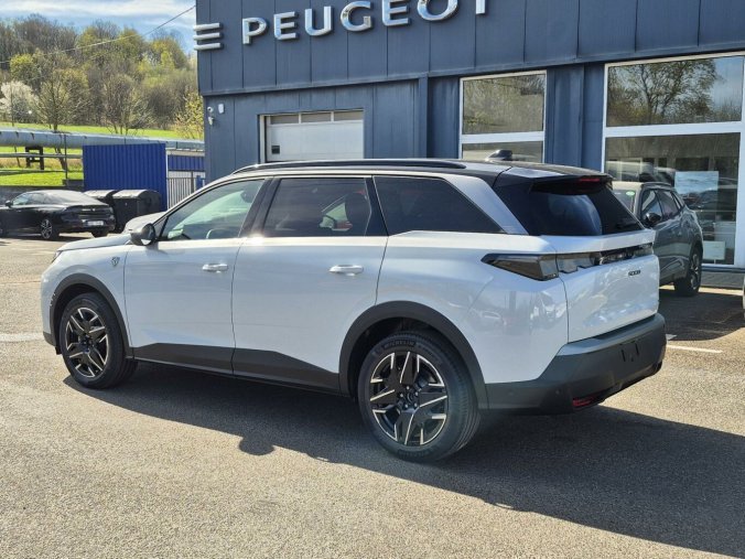 Peugeot 5008, Peugeot 5008 GT Hybrid 136 e-DCS6, barva bílá