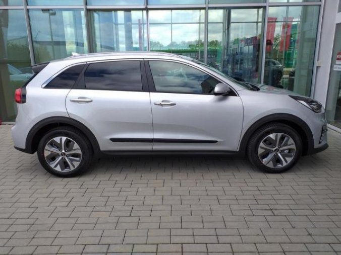 Kia e-Niro, EXECUTIVE 150kW+64kWh, barva stříbrná