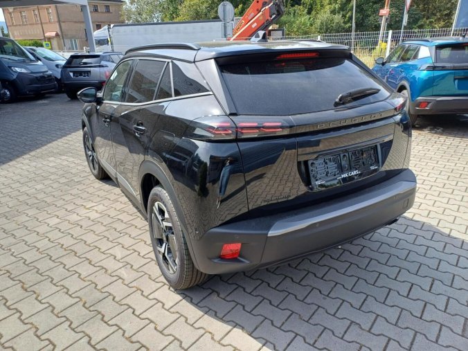 Peugeot 2008, Peugeot 2008 ALLURE 1.2 PureTech 100k, barva černá