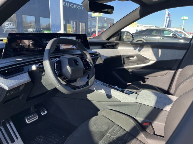 Peugeot 3008, Peugeot 3008 GT Hybrid 136 e-DCS6, barva bílá