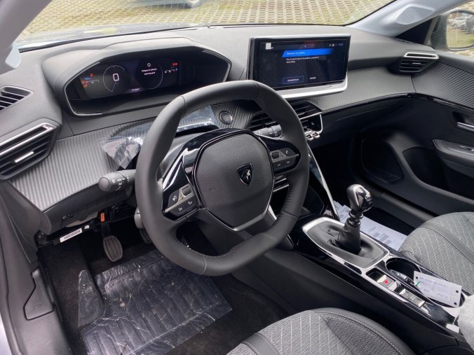 Peugeot 208, Peugeot 208 ALLURE PureTech 100 MAN6 - 2605, barva červená