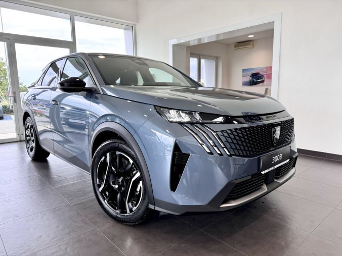Peugeot 3008, Peugeot 3008 Elektromobil, e-dojezd 520km, barva modrá