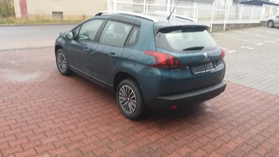 Peugeot 2008, ACTIVE 1.2 PureTech 130k, barva zelená