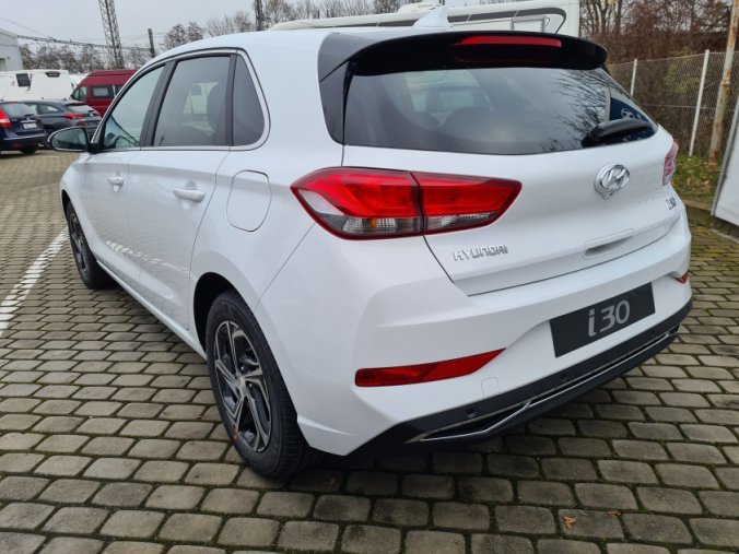 Hyundai i30, 1,5 T-GDI 117 kW iMT MHEV, barva bílá