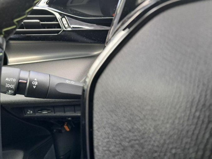 Peugeot 408, Peugeot 408 408 GT Hybrid 145 e-DCS6, barva bílá