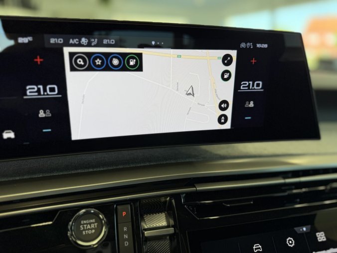 Peugeot 3008, Peugeot 3008 ALLURE Long Range, e-dojezd 700km, baterie 97 kWh, barva šedá