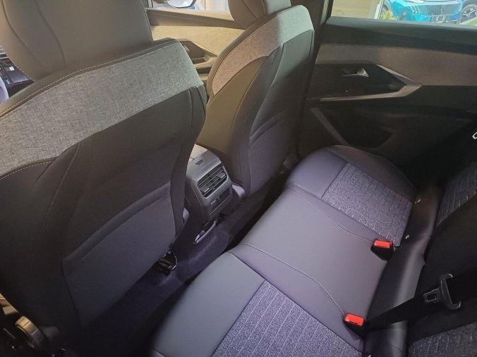 Peugeot 3008, Peugeot 3008 ALLURE Hybrid 145 e-DCS6, barva šedá