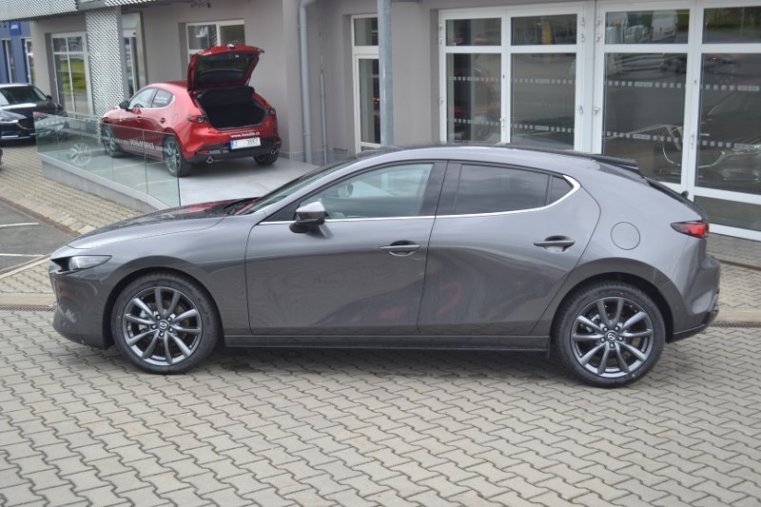 Mazda 3, Skyactiv G122, barva šedá