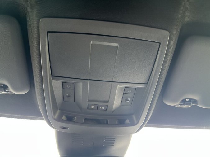 Peugeot 5008, Peugeot 5008 ALLURE Hybrid 145 e-DCS6, barva černá