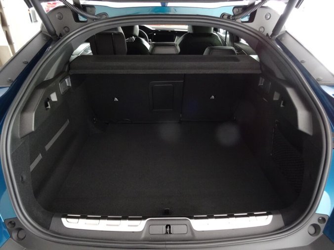 Peugeot 408, Peugeot 408 GT Hybrid 136 e-DCS6, barva modrá