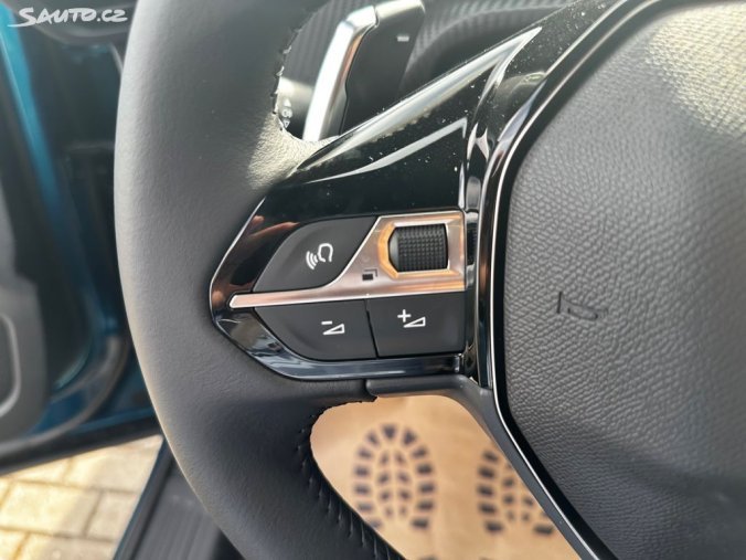 Peugeot 2008, Peugeot 2008 ALLURE PureTech 130k EAT8, barva modrá