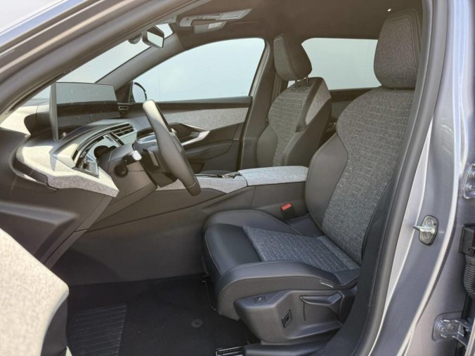 Peugeot 5008, Peugeot 5008 ALLURE Hybrid e-DCS6 1,2, barva šedá