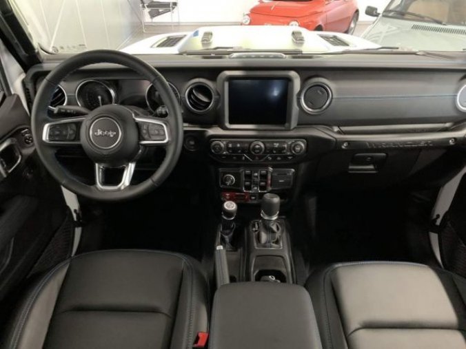 Jeep Wrangler, 2.0T 4xe PHEV 380k 8AT Rubicon, barva bílá