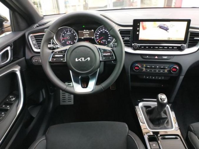 Kia XCeed, 1.5 T-GDi BLACK EDITION MY22, barva oranžová