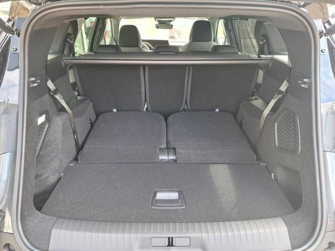 Peugeot 5008, Peugeot 5008 GT Hybrid 145 e-DCS6, barva šedá