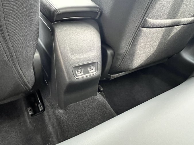 Peugeot 208, Peugeot 208 ALLURE Turbo 100  MAN6, barva červená