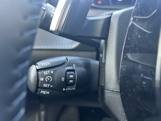 Peugeot 208, Peugeot 208 ALLURE Elektromotor 100 kW/136, barva zelená