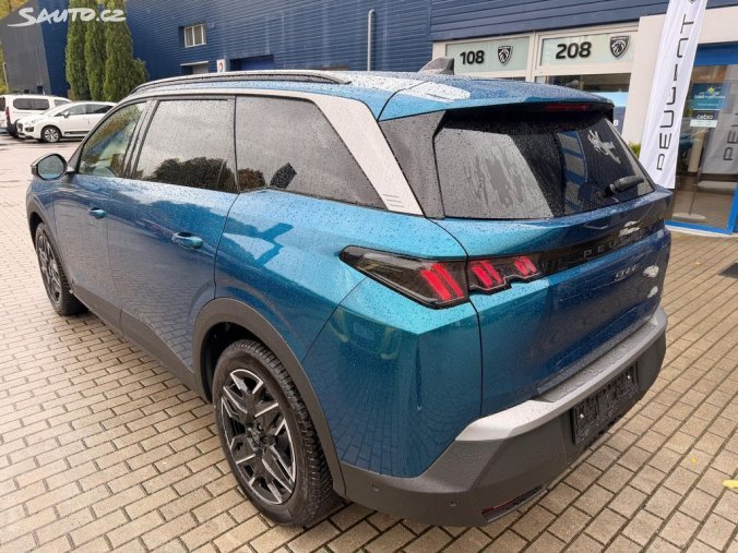 Peugeot 5008, Peugeot 5008 ALLURE Hybrid 145 e-DCS6, barva modrá