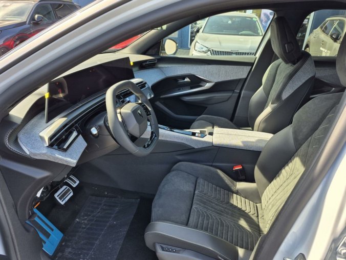 Peugeot 5008, Peugeot 5008 GT Hybrid 136 e-DCS6, barva bílá