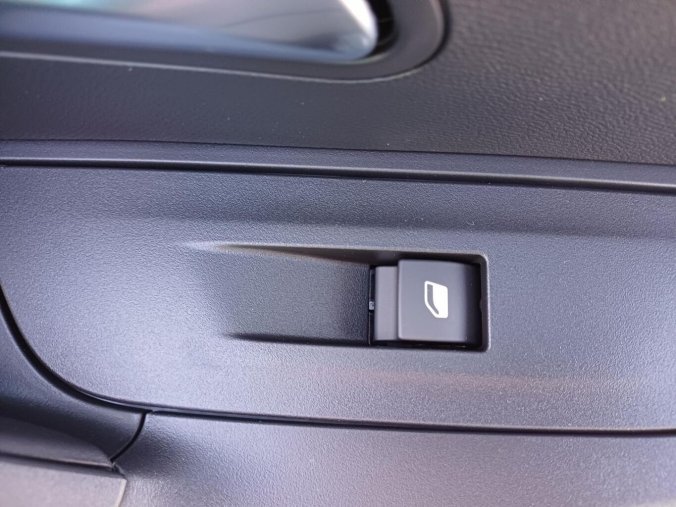 Peugeot 2008, Peugeot 2008 ALLURE 1.2 PureTech 100k Grip, barva modrá