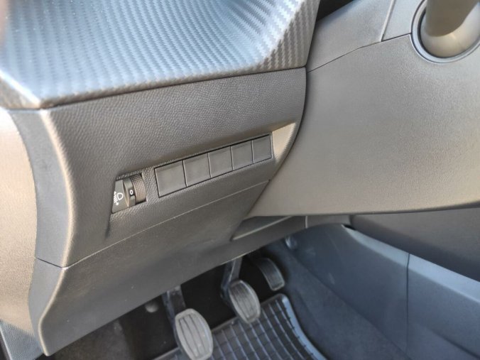 Peugeot 2008, Peugeot 2008 ALLURE 1.2 100k MAN6, barva šedá