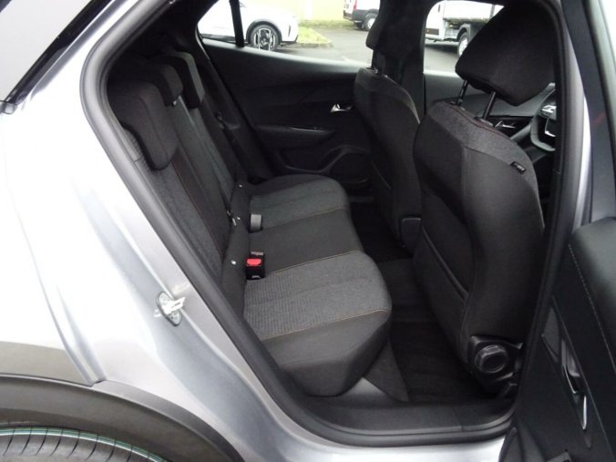 Peugeot 2008, Peugeot 2008 STYLE PureTech 100k MAN6, barva stříbrná