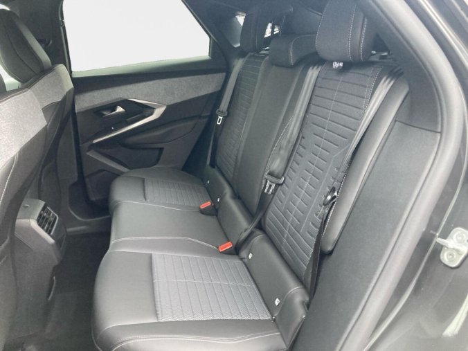 Peugeot 3008, Peugeot 3008 ALLURE Hybrid 136 e-DCS6, barva modrá