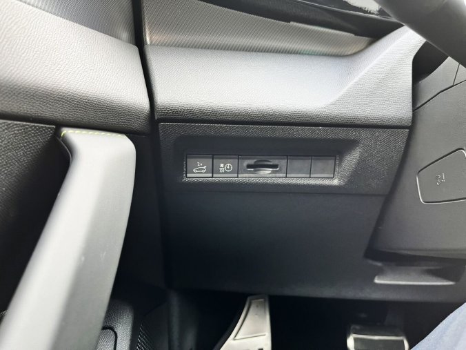 Peugeot 308, Peugeot 308 SW GT Elektromotor 115 kW / 156 k (Baterie 58 kWh), barva šedá