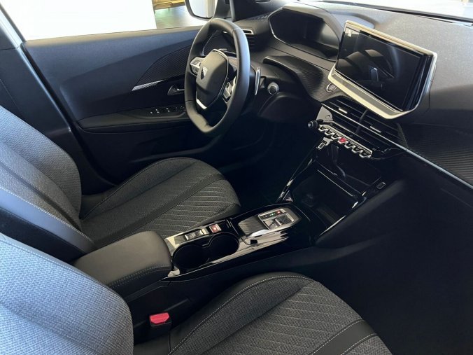Peugeot 2008, Peugeot 2008 ALLURE PureTech 130 S&S EAT8, barva červená