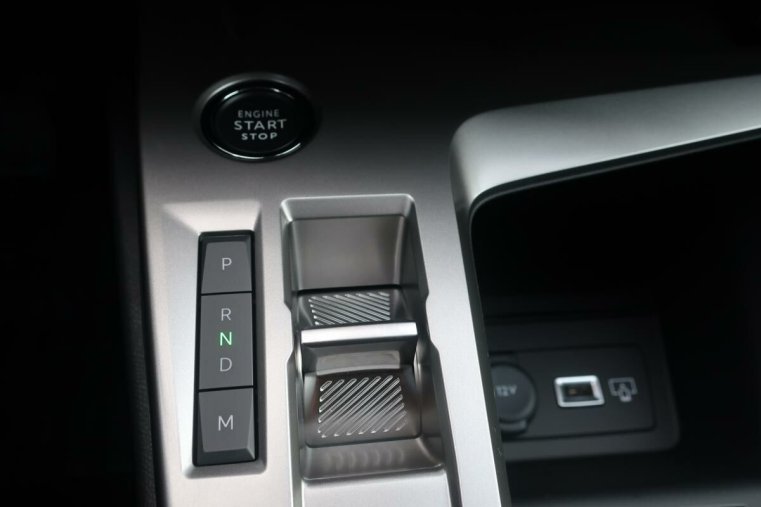 Peugeot 408, Peugeot 408 Allure hybrid 136e - DCS6, barva modrá