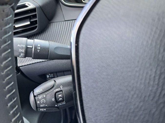 Peugeot 2008, Peugeot 2008 2008 STYLE PureTech 100 S&, barva šedá