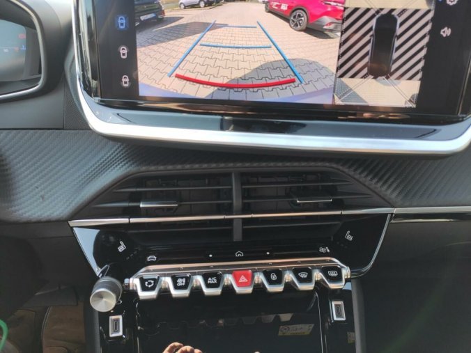 Peugeot 2008, Peugeot 2008 ALLURE 1.2 130k AUT8, barva stříbrná
