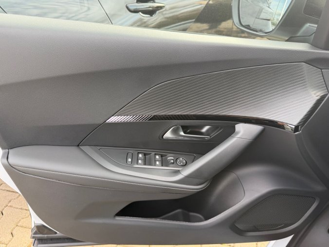 Peugeot 2008, Peugeot 2008 ALLURE PureTech 100k MAN6, barva bílá