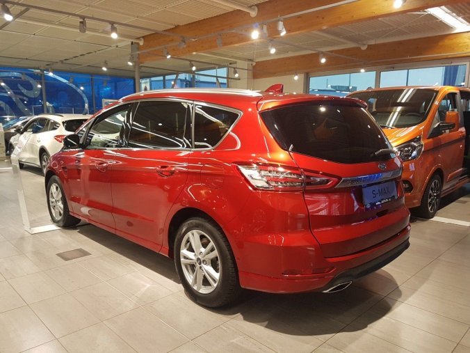 Ford S-MAX, hatchback, TITANIUM 5D 2,0 EcoBlue 140 kW / 190 k 8st. automatická, barva červená