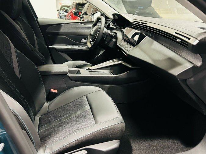 Peugeot 308, Peugeot 308 SW ALLURE Hybrid 136 e-DCS6, barva modrá