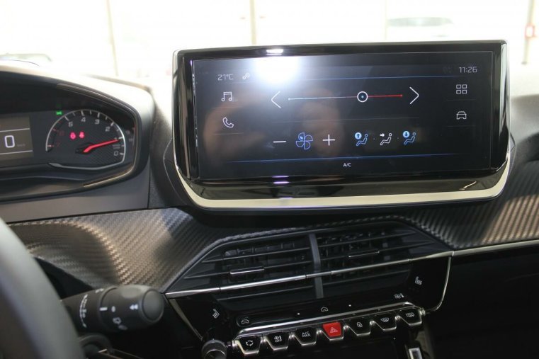 Peugeot 208, Peugeot 208 STYLE PureTech 100 S&S MAN6, barva stříbrná