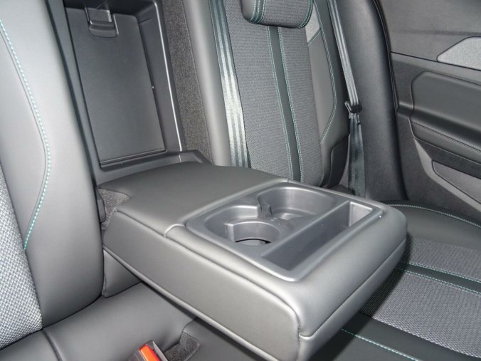 Peugeot 408, Peugeot 408 ALLURE Hybrid 145k e-DCS6, barva šedá