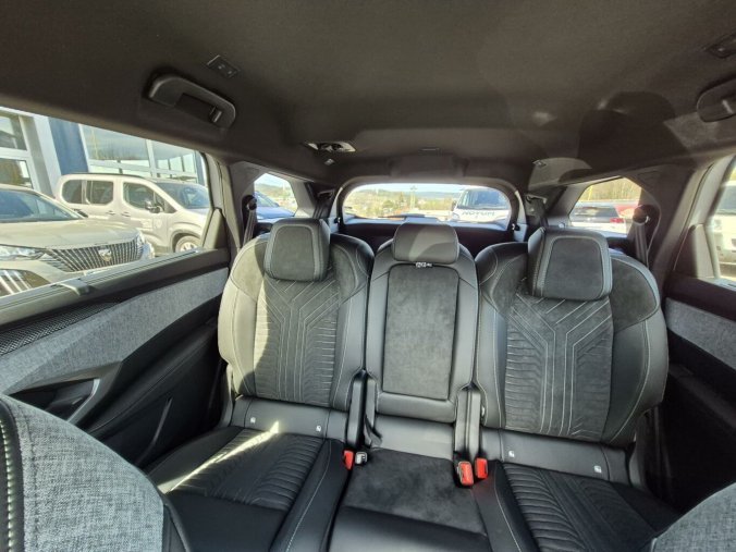 Peugeot 5008, Peugeot 5008 GT Hybrid 136 e-DCS6, barva bílá
