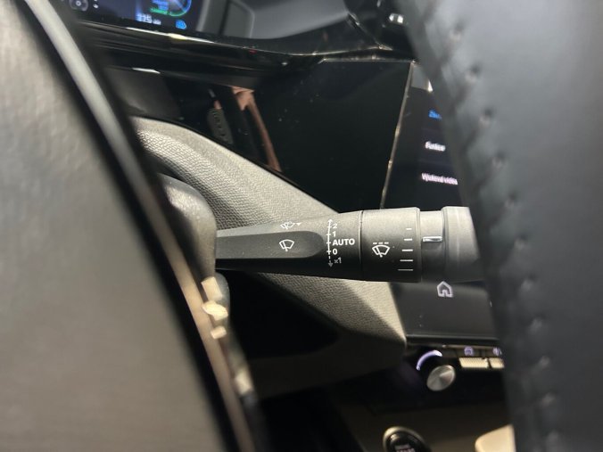 Peugeot 408, Peugeot 408 ALLURE Hybrid 145 e-DCS6, barva modrá